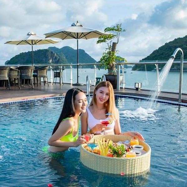 bơi lội check in